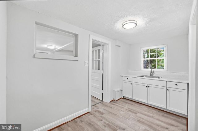 27 N FENWICK ST N, Arlington, VA 22201