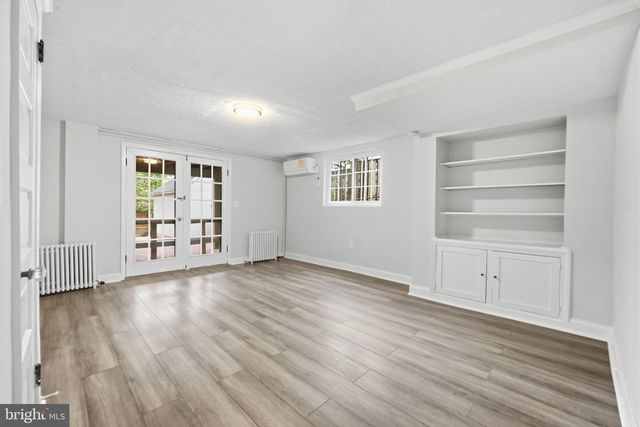 27 N FENWICK ST N, Arlington, VA 22201