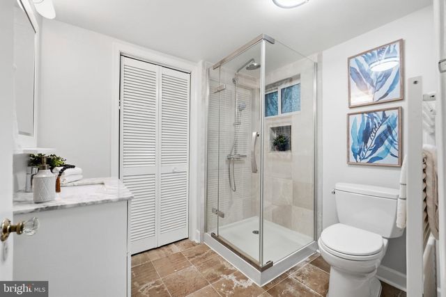 27 N FENWICK ST N, Arlington, VA 22201