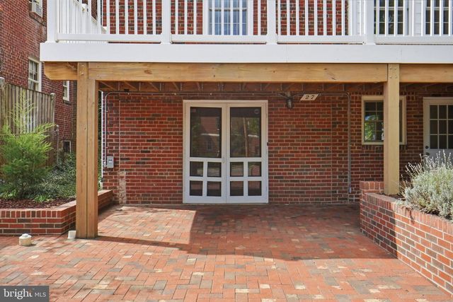 27 N FENWICK ST N, Arlington, VA 22201