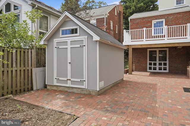 27 N FENWICK ST N, Arlington, VA 22201