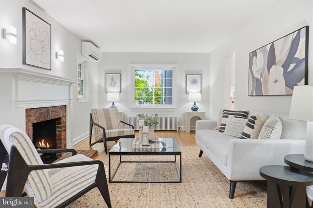 27 N FENWICK ST N, Arlington, VA 22201