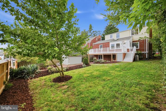 27 N FENWICK ST N, Arlington, VA 22201