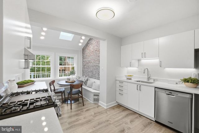 27 N FENWICK ST N, Arlington, VA 22201
