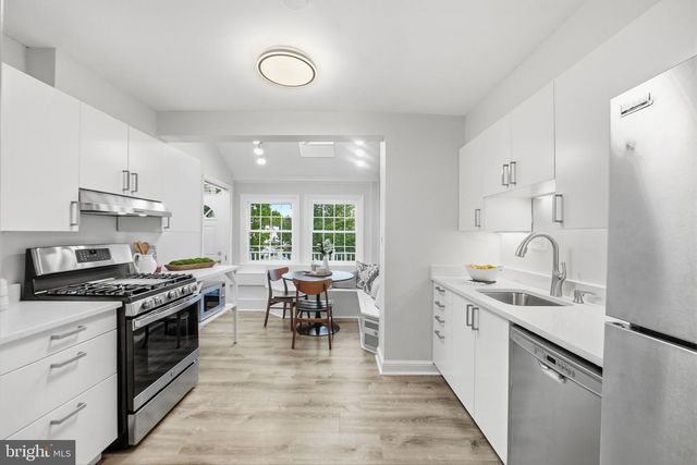 27 N FENWICK ST N, Arlington, VA 22201