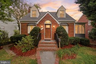 27 N FENWICK ST N, Arlington, VA 22201