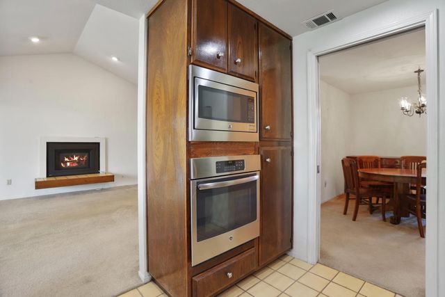 2131 Canyon Creek Dr, Stockton, CA 95207