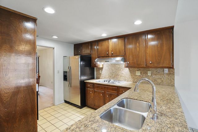 2131 Canyon Creek Dr, Stockton, CA 95207