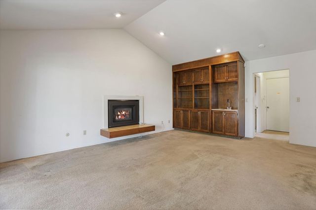 2131 Canyon Creek Dr, Stockton, CA 95207