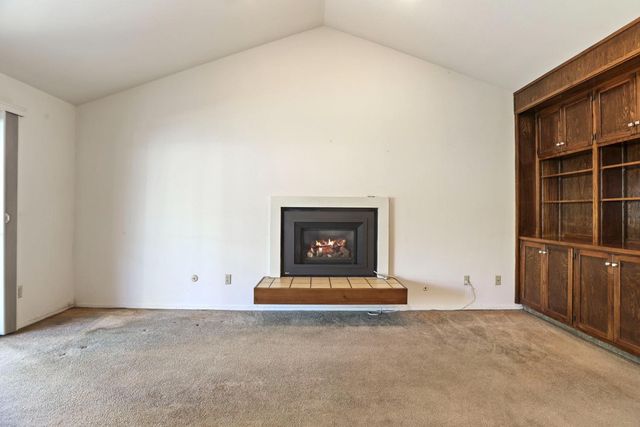 2131 Canyon Creek Dr, Stockton, CA 95207