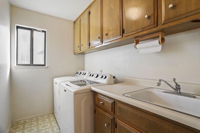 2131 Canyon Creek Dr, Stockton, CA 95207