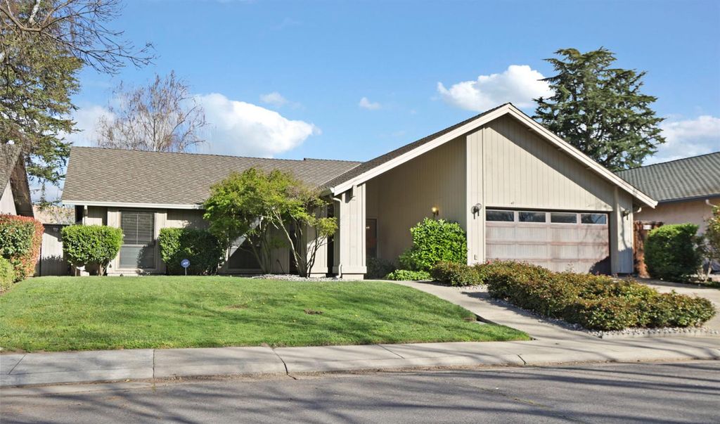 2131 Canyon Creek Dr, Stockton, CA 95207