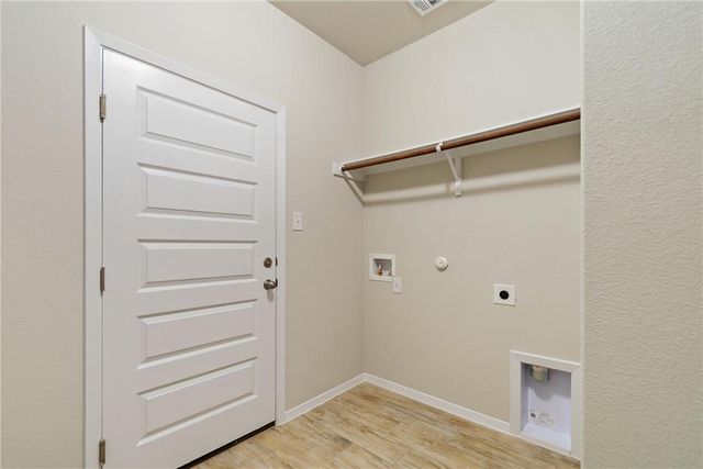 3704 Stillwood LN, Lago Vista, TX 78645