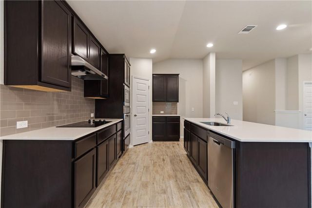 3704 Stillwood LN, Lago Vista, TX 78645