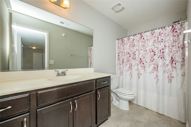 3006 SE Glenstone Drive, Grimes, IA 50111