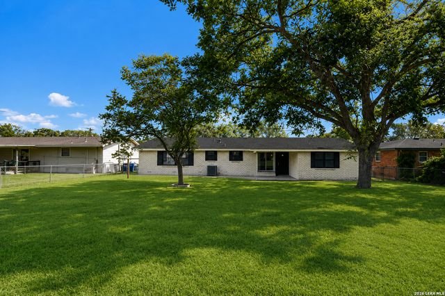 445 Granada Dr, New Braunfels, TX 78130