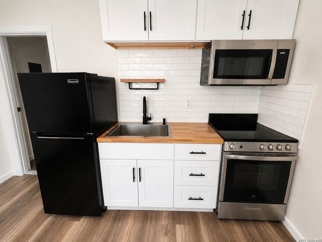 445 Granada Dr, New Braunfels, TX 78130