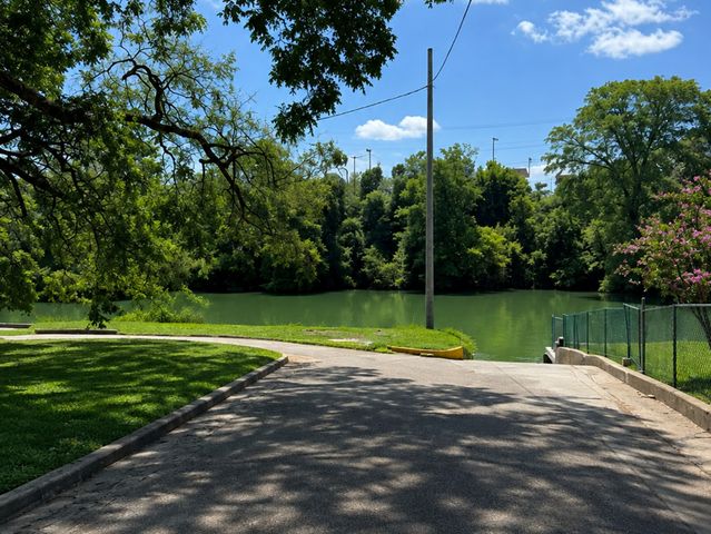 445 Granada Dr, New Braunfels, TX 78130