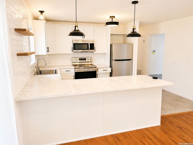 445 Granada Dr, New Braunfels, TX 78130