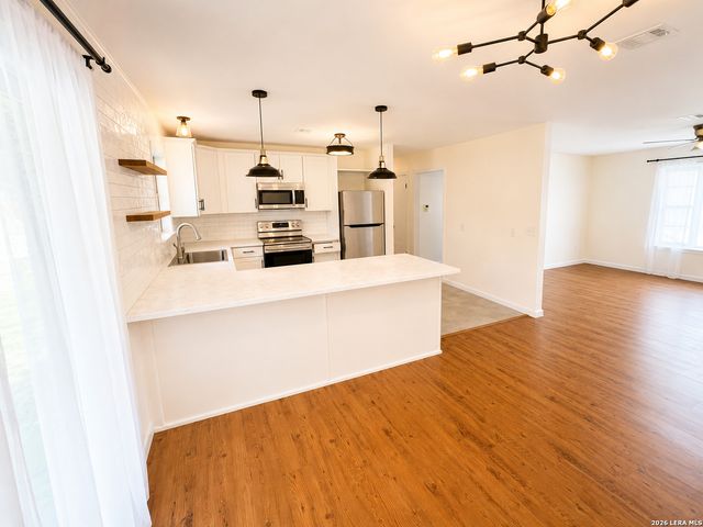 445 Granada Dr, New Braunfels, TX 78130
