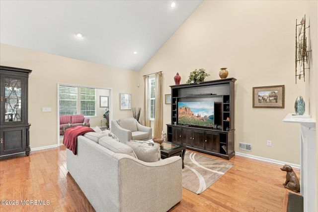 26 Pond View Circle, Barnegat, NJ 08005