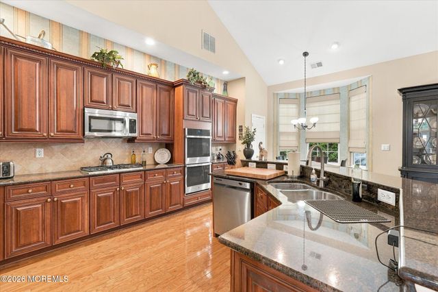 26 Pond View Circle, Barnegat, NJ 08005