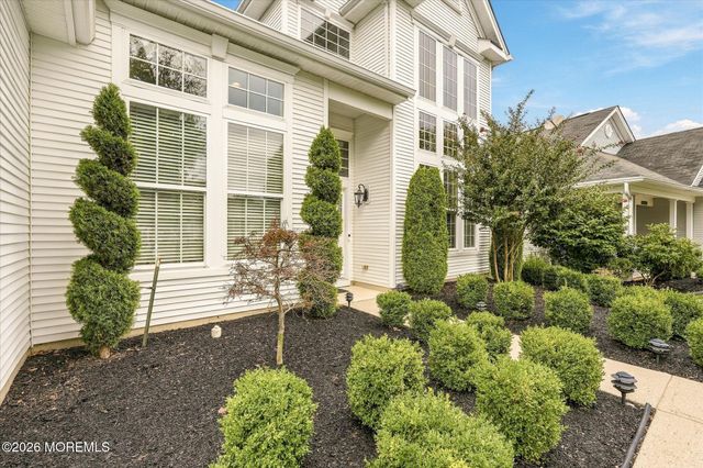 26 Pond View Circle, Barnegat, NJ 08005