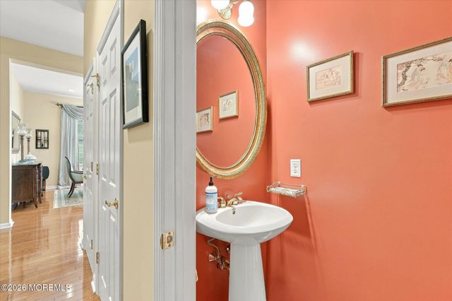 26 Pond View Circle, Barnegat, NJ 08005