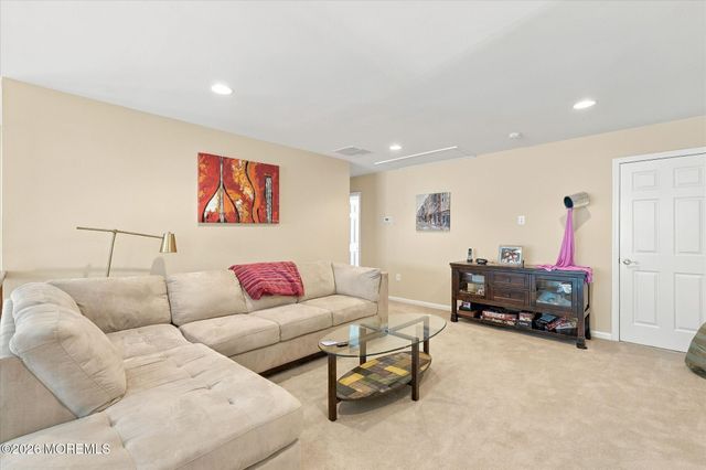 26 Pond View Circle, Barnegat, NJ 08005