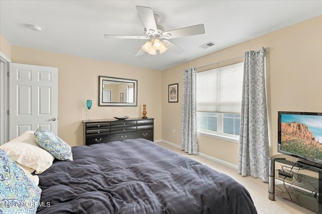 26 Pond View Circle, Barnegat, NJ 08005