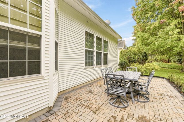 26 Pond View Circle, Barnegat, NJ 08005