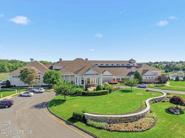 26 Pond View Circle, Barnegat, NJ 08005