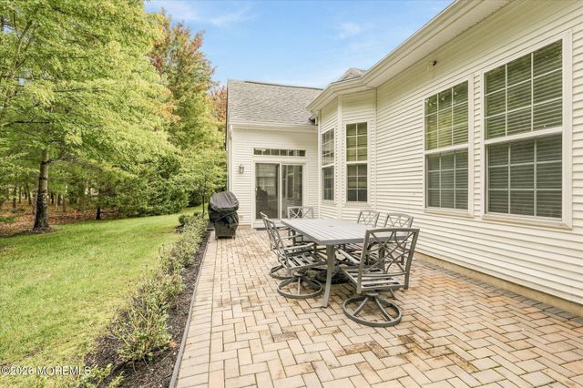 26 Pond View Circle, Barnegat, NJ 08005