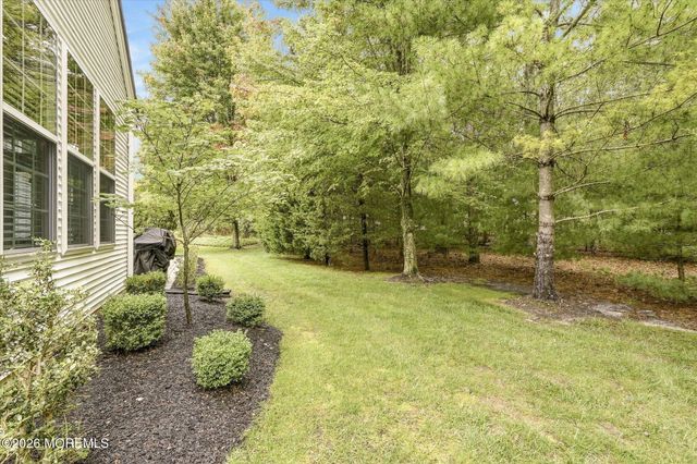 26 Pond View Circle, Barnegat, NJ 08005
