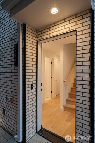 222 D 10th Avenue E, Seattle, WA 98102