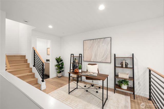 222 D 10th Avenue E, Seattle, WA 98102