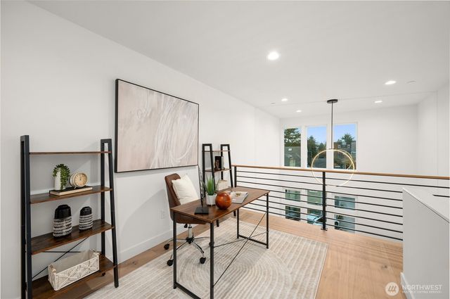 222 D 10th Avenue E, Seattle, WA 98102
