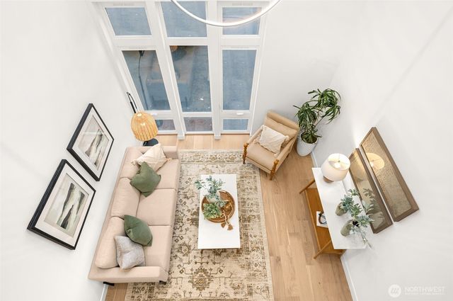 222 D 10th Avenue E, Seattle, WA 98102