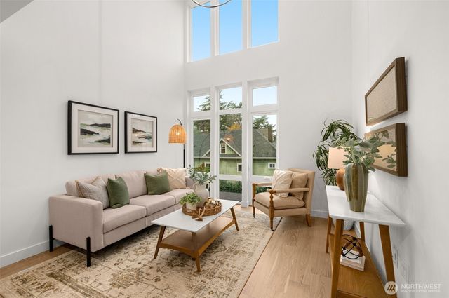 222 D 10th Avenue E, Seattle, WA 98102