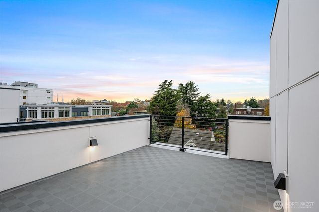 222 D 10th Avenue E, Seattle, WA 98102