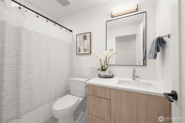 222 D 10th Avenue E, Seattle, WA 98102