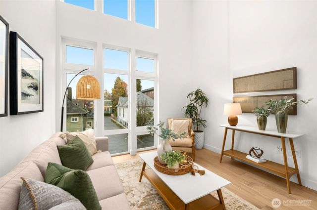 222 D 10th Avenue E, Seattle, WA 98102