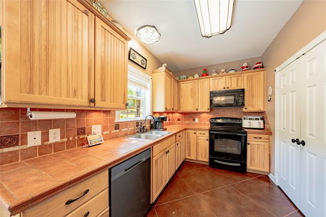 458 Cherokee Cove . Drive, Jacksonville, TX 75766