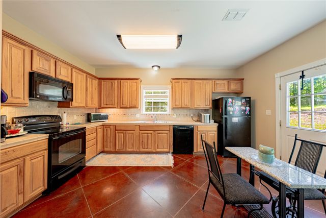 458 Cherokee Cove . Drive, Jacksonville, TX 75766