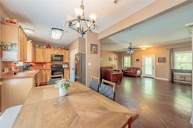 458 Cherokee Cove . Drive, Jacksonville, TX 75766