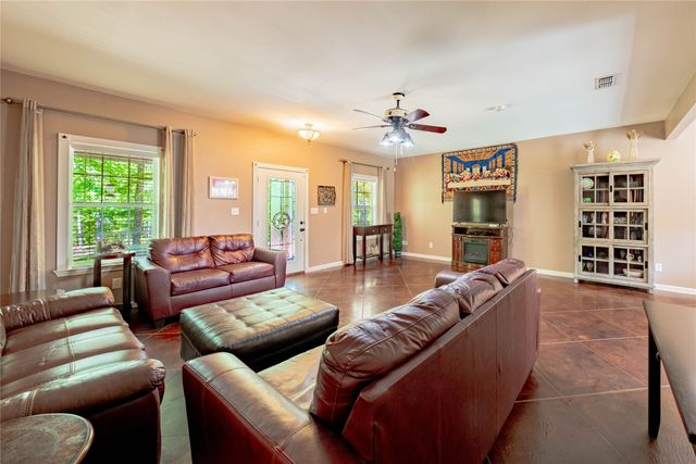 458 Cherokee Cove . Drive, Jacksonville, TX 75766