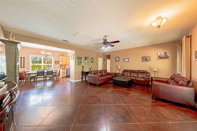 458 Cherokee Cove . Drive, Jacksonville, TX 75766