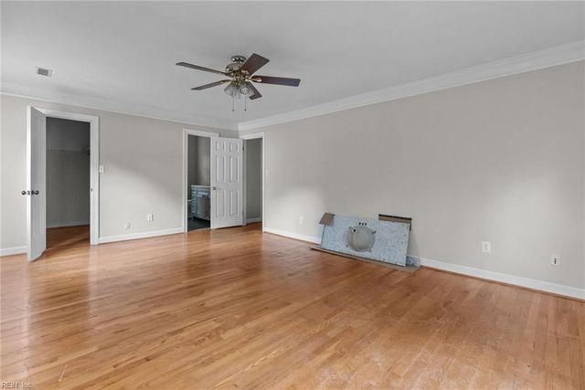 6 Blackwater LN, Hampton, VA 23669