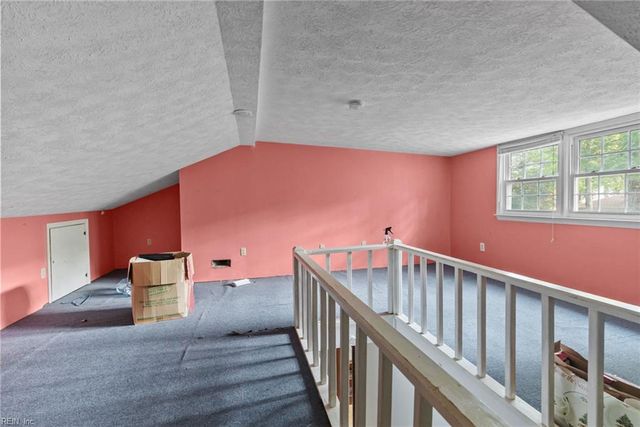 6 Blackwater LN, Hampton, VA 23669