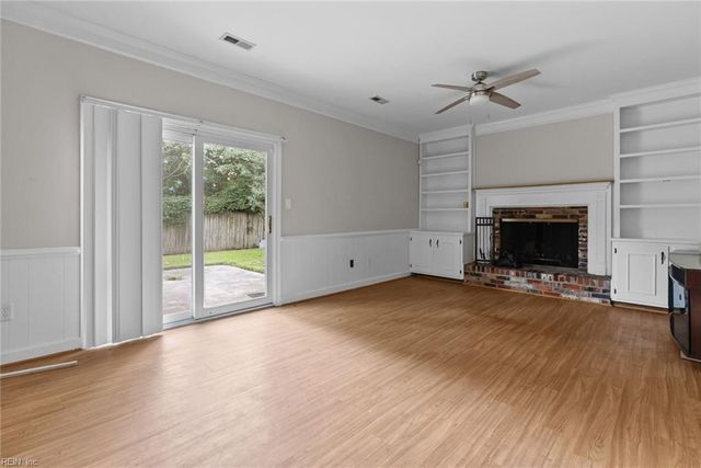 6 Blackwater LN, Hampton, VA 23669